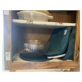 11 inch Pyrex serving bowl with lid and insulated