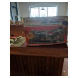 Vintage American Flyer set (incomplete) has 6