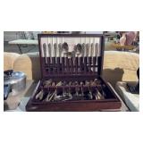 Holmes and Edwardï¿½s Silverplated Flatware Set