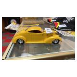 Ertl Die Cast Ford Posies model car