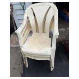 Lot of 4 plastic chairs