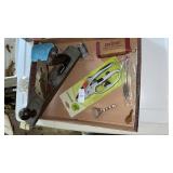 Lot with Planer, gardenerï¿½s pruner, bottle