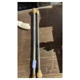 2 Batons