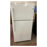 GE Refrigerator/Freezer, 21 cubic ft - clean with