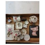Tray lot of occupied Japan and misc collectibles