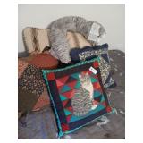 Lot of pillows, some quilted