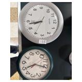 Lot of 2 Wall Clocks
