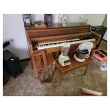 Wurlitzer Piano wit bench no contents