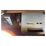 Toast master sandwich maker and electric knives