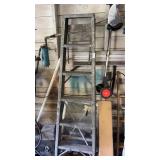 Metal 6 ft Ladder