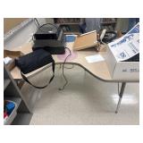Kidney Bean Shaped Table 70 x 35 x 27.5in *no