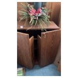 Wood grain veneer 2-door cabinet for media (with