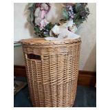 Wreath, Weaved basket, and angel lot