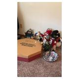 Christmas Holiday lot - wreath, figurines,
