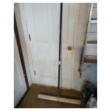 30" push broom
