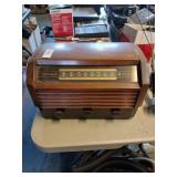 Vintage RCA Victor tube radio