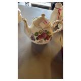 Hitkari Teapot and Artist Gallery Teapot