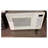 General Electric Turntable microwave oven