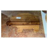 Pig Shaped Cutting Board and 2 bowls