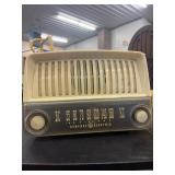 General Electric tube radio model 136