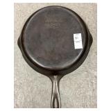 Vintage Wagner Ware 1058M cast iron skillet