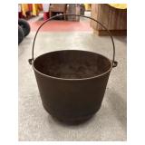 Vintage 3 leg cast iron bean pot