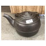 Antique Orr, Painter & Co cast iron kettle