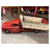 Vintage Strutco hydraulic lift toy dump truck