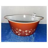 Pyrex Trailing Flowers 1.5-quart casserole dish