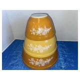 Pyrex Butterfly Gold set of 3 nesting mixing