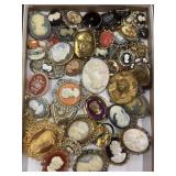 Lot of vintage silhouette brooches