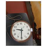 Vintage General Electric clock 14" dia. Works