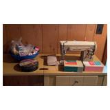 Vintage Singer Sewing Machine/