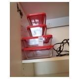 4 glass containers w/lids