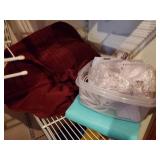 Burgundy 0Velour electric blanket & carton of