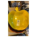 4 plastic apple shaped trays