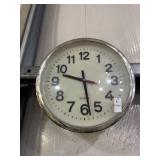Quartz large print wall clock