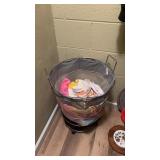 Hamper W Towels