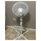 Oscillating floor fan