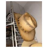 Lot of assorted hats