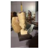 Bust sculpture of Queen Nefertiti and marble