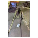 Wheelbarrow frame with wheel