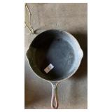 Cast iron skillet