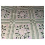 Vintage appliquï¿½ hand pieced quilt 84 x 90 inches