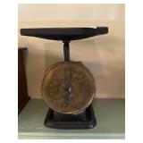 Vintage Pelouze mechanical tabletop scale