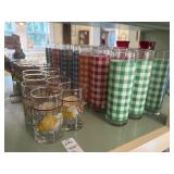 Set of 8 fruit and 11 checkered glass tumblers