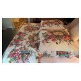 Ralph Lauren Full/Queen Comforter and Pillows