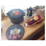 Irvinï¿½s Company tin ware with 2 hand painted lids