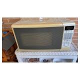 Sharp Carousel countertop microwave oven