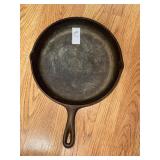 Lodge cast iron skillet 10.5in